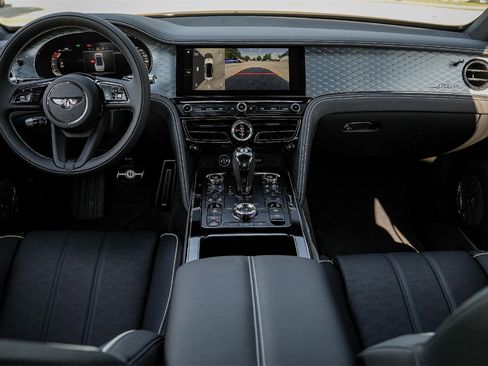 New 2025 Bentley Flying Spur Plug-In Hybrid image 4