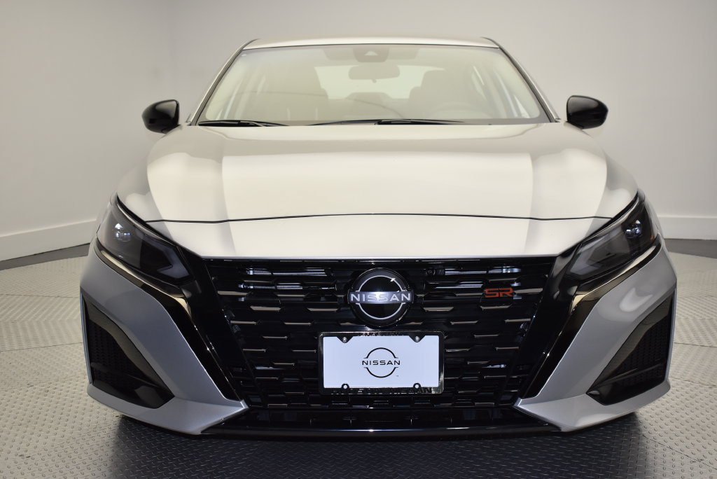 Used 2025 Nissan Altima 2.5 SR FWD image 2