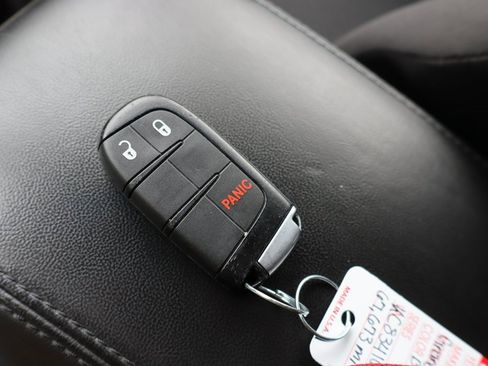 Used 2019 Jeep Grand Cherokee Laredo image 31