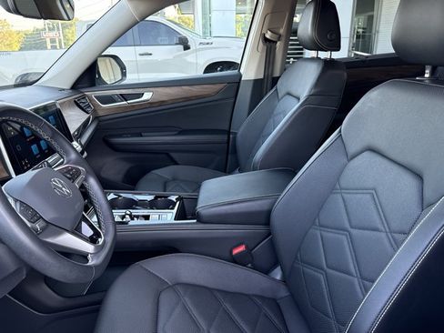 Used 2024 Volkswagen Atlas SE w/ Black Wheel Package AWD/4WD image 5