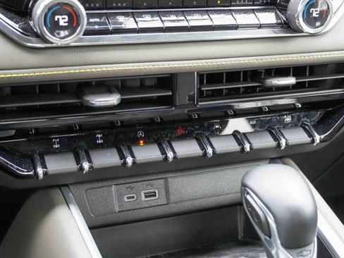 Used 2023 Chevrolet Colorado ZR2 w/ ZR2 Convenience Package III image 27