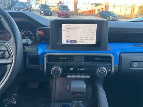 Used 2025 Toyota Tacoma TRD Off-Road image 18