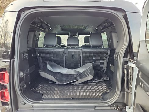 Used 2021 Land Rover Defender 110 SE image 13