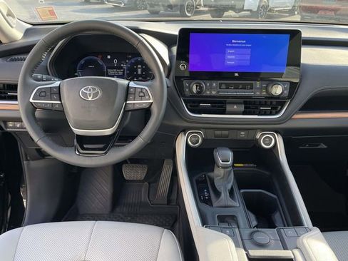 Used 2026 Toyota Grand Highlander AWD Hybrid image 21