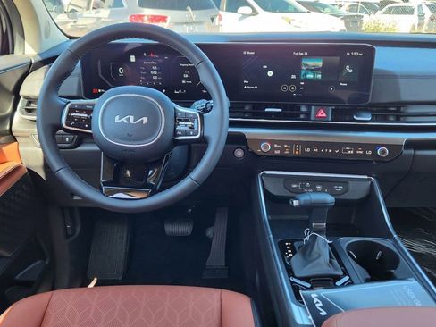 New 2025 Kia Carnival SX image 15