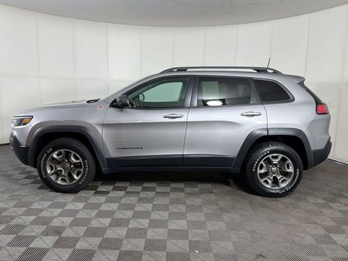 Used 2019 Jeep Cherokee Trailhawk w/ Comfort/Convenience Group AWD/4WD image 2