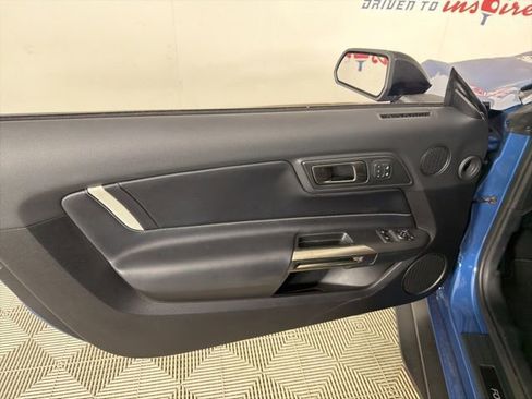 Used 2021 Ford Mustang Shelby GT500 w/ Technology Package RWD image 14