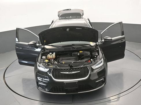 Used 2023 Chrysler Pacifica Touring-L FWD image 69