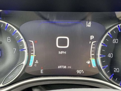 Used 2023 Chrysler Pacifica Touring-L FWD image 24