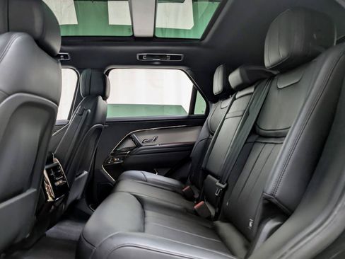 Used 2025 Land Rover Range Rover Sport SE AWD/4WD image 18