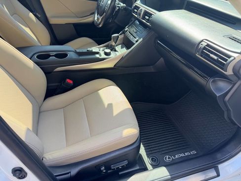 Used 2017 Lexus IS 300 AWD image 13