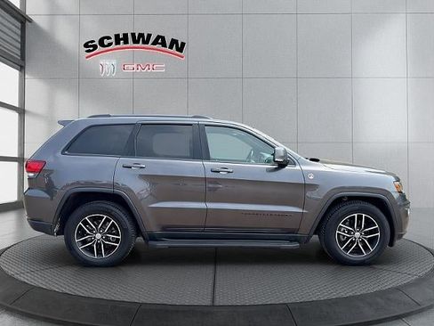 Used 2017 Jeep Grand Cherokee Trailhawk AWD/4WD image 3