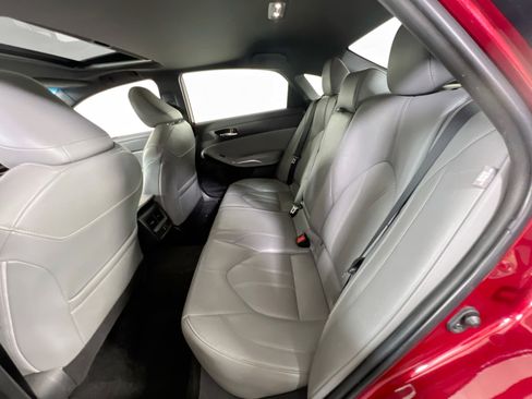 Used 2021 Toyota Avalon XLE w/ Moonroof Package image 24