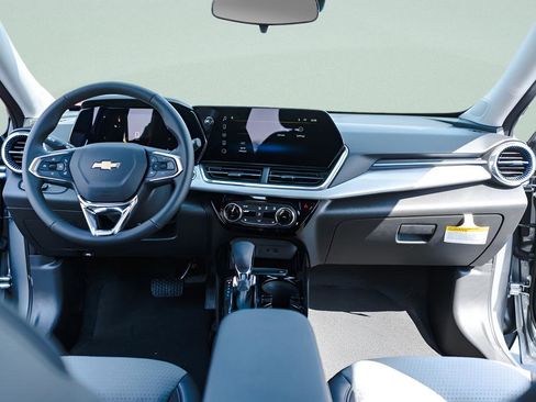 New 2026 Chevrolet Trax LT w/ LT Convenience Package FWD image 8
