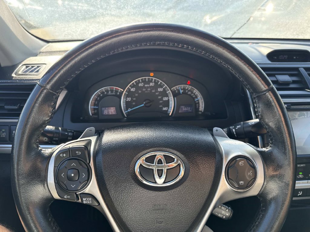 Used 2014 Toyota Camry SE w/ Leather Package FWD image 28