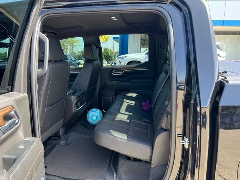 Used 2023 Chevrolet Silverado 1500 High Country w/ Technology Package AWD/4WD image 9