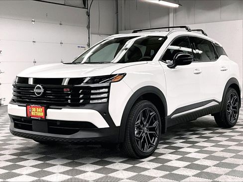 New 2026 Nissan Kicks SR w/ SR Premium Package AWD/4WD image 3