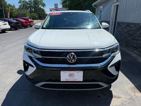 Used 2022 Volkswagen Taos SEL AWD/4WD image 2
