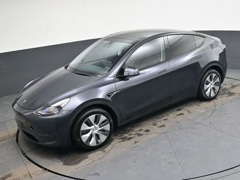 Used 2024 Tesla Model Y Long Range image 24