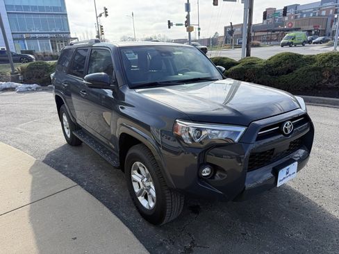 Used 2024 Toyota 4Runner SR5 Premium image 3