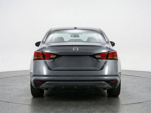 Used 2025 Nissan Altima 2.5 SV FWD image 7
