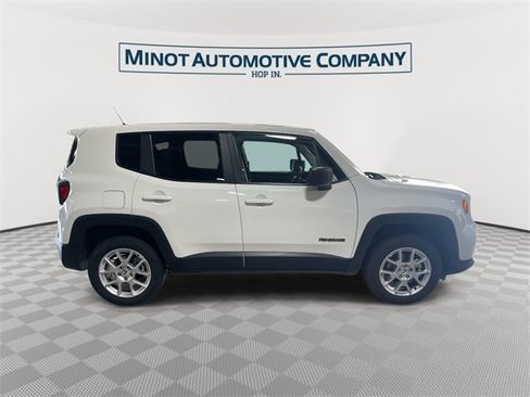 Certified 2023 Jeep Renegade Latitude image 9