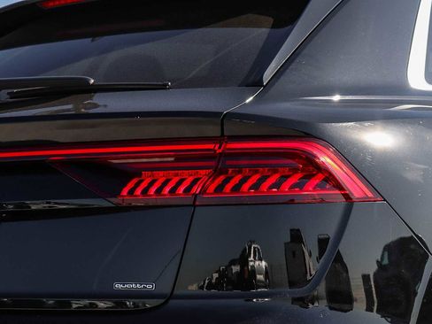 Used 2022 Audi Q8 Premium Plus image 10