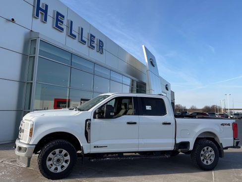 Used 2024 Ford F350 XLT image 3