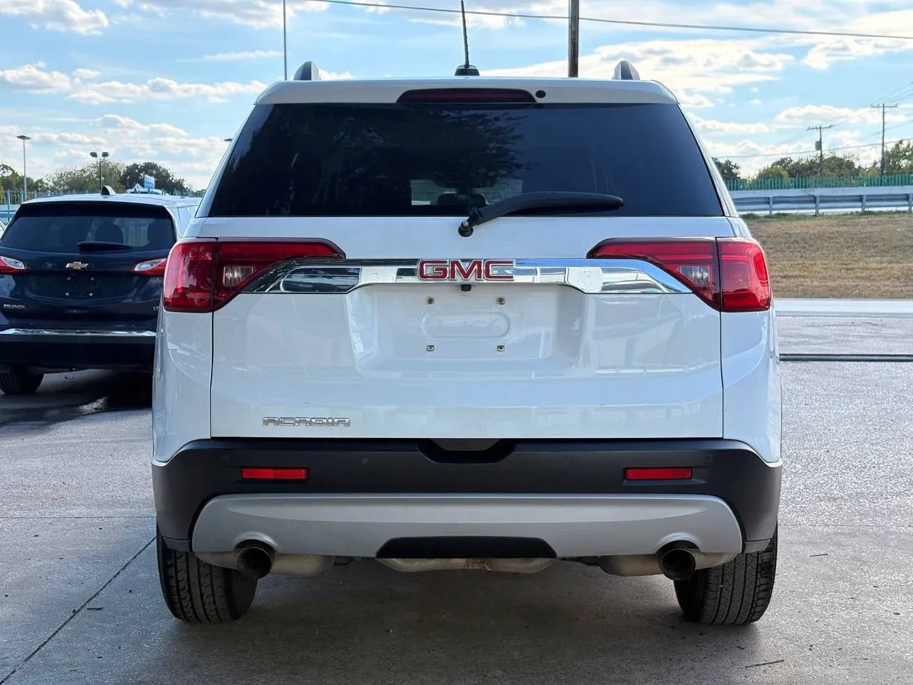 Used 2017 GMC Acadia SLT FWD image 4