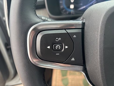 Certified 2025 Volvo XC40 B5 Plus image 24