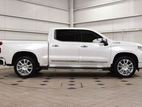 Used 2024 Chevrolet Silverado 1500 High Country w/ High Country Premium Package AWD/4WD image 9