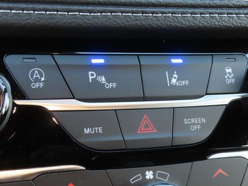 New 2026 Chrysler Pacifica Limited w/ S Appearance Package AWD/4WD image 14