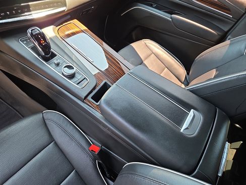 Used 2023 Cadillac Escalade ESV Premium Luxury AWD/4WD image 25