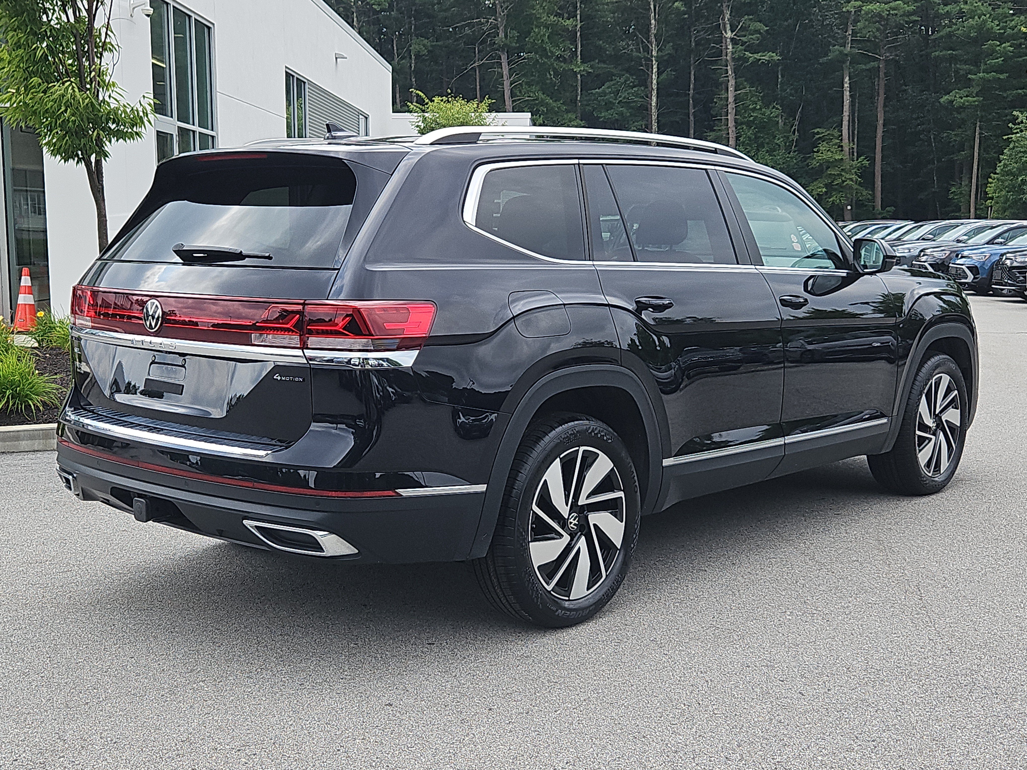 Certified 2024 Volkswagen Atlas SEL AWD/4WD image 3