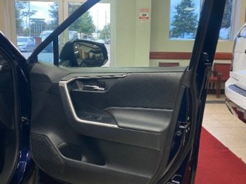 Used 2022 Toyota RAV4 XLE Premium AWD/4WD image 9