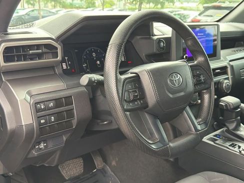 Certified 2024 Toyota Tacoma SR5 AWD/4WD image 22