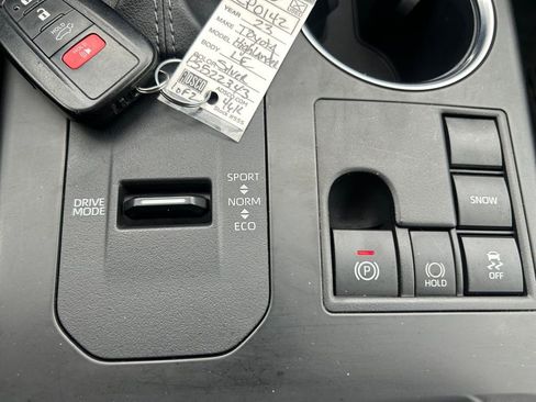 Used 2023 Toyota Highlander LE image 29