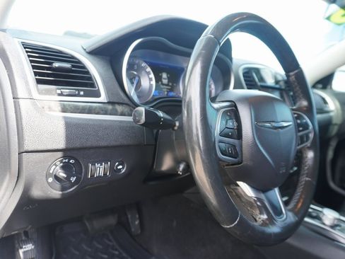 Used 2020 Chrysler 300 Limited image 12