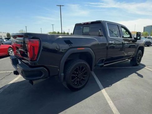 Used 2022 GMC Sierra 2500 Denali w/ Denali Black Diamond Edition AWD/4WD image 8