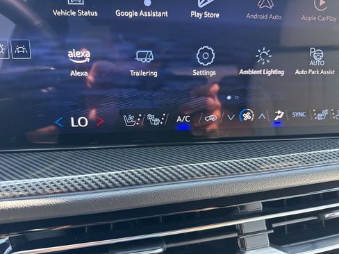 Used 2024 Chevrolet Traverse RS image 26