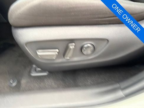 Used 2025 Toyota RAV4 XLE AWD/4WD image 12