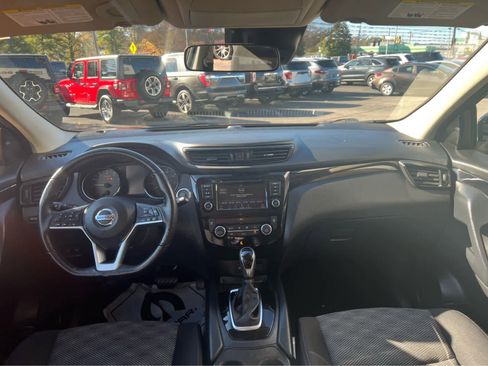Used 2022 Nissan Rogue Sport SV image 15