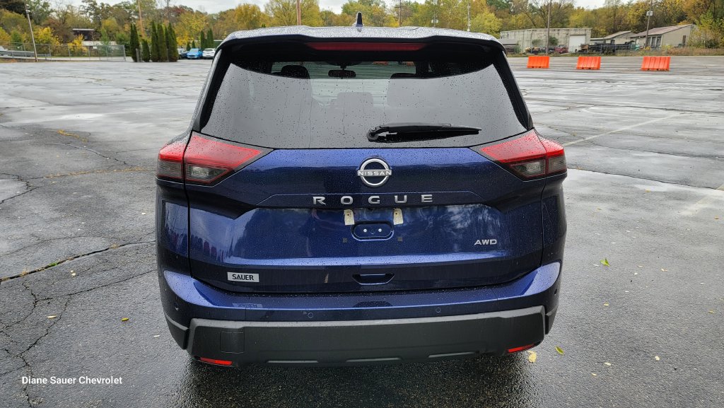 Used 2025 Nissan Rogue SV AWD/4WD image 10