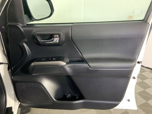 Used 2021 Toyota Tacoma TRD Off-Road image 19