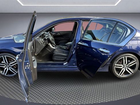 Used 2016 Honda Accord Sport image 7