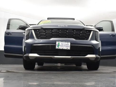 Used 2024 Kia Sorento S w/ Panoramic Sunroof Package FWD image 11