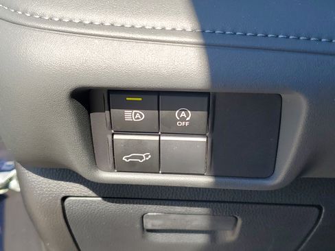 Used 2025 Toyota Highlander XLE FWD image 24