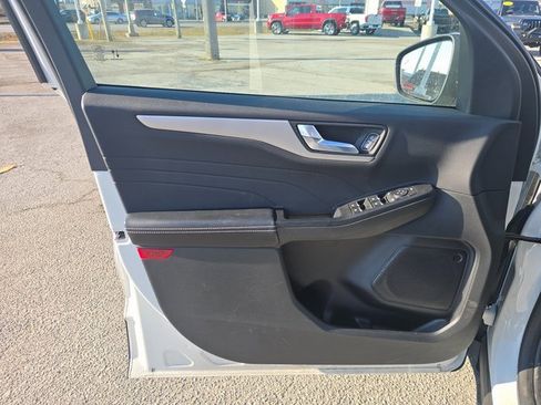 Used 2022 Ford Escape SEL image 11