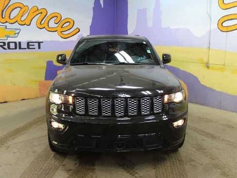 Used 2021 Jeep Grand Cherokee Laredo X AWD/4WD image 3