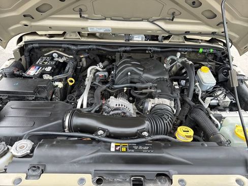 Used 2018 Jeep Wrangler Sport w/ Connectivity Group AWD/4WD image 28